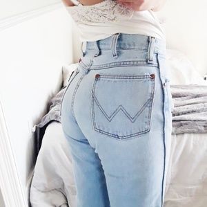 Vintage High Waisted Wrangler Light Wash Jeans